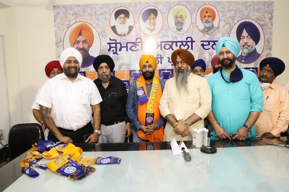 करोल बाग के सैंकड़ों लोग अकाली दल में शामिल